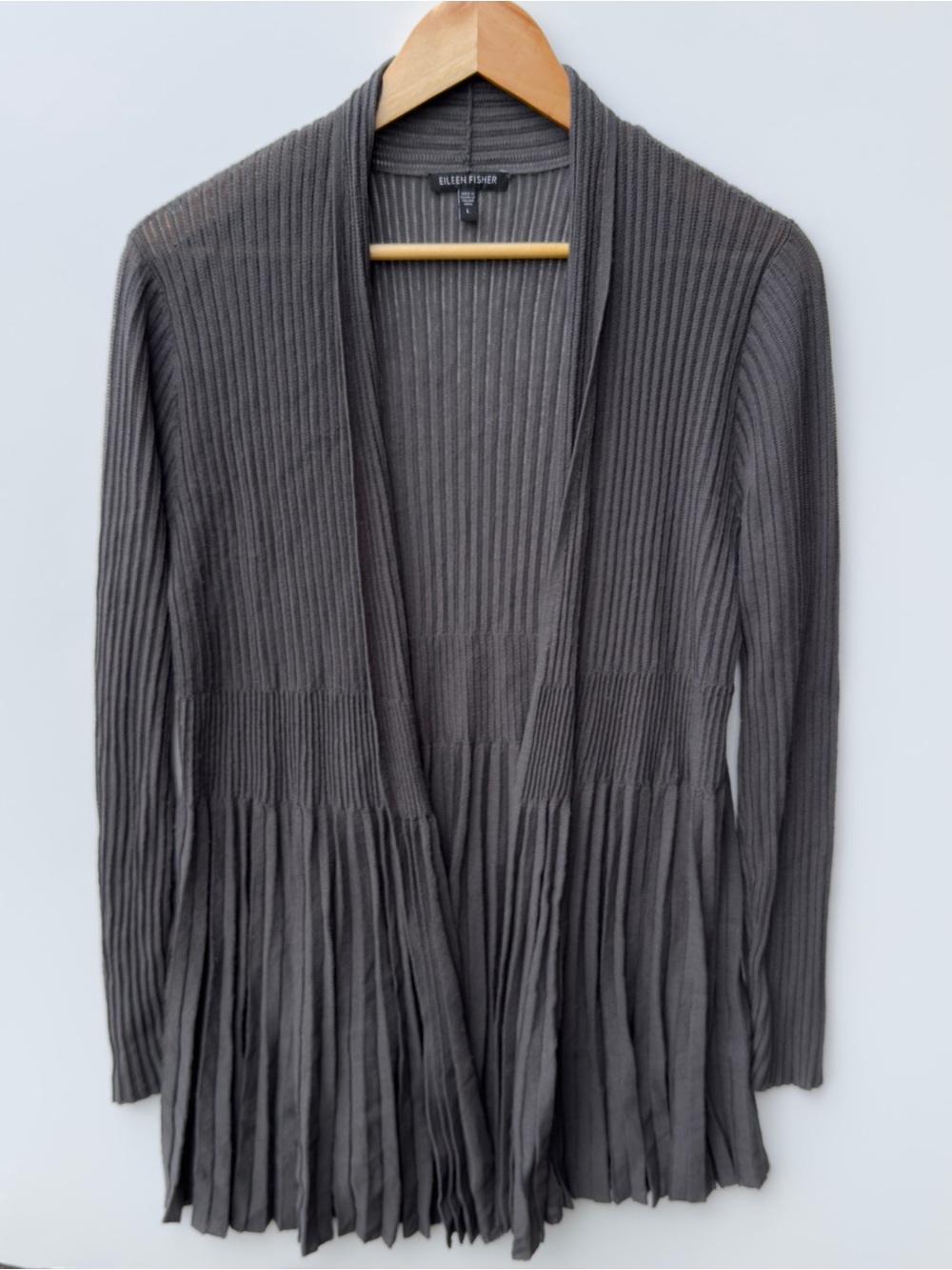 Eileen Fisher, pleat cardigan, good condition, size:L, gray color